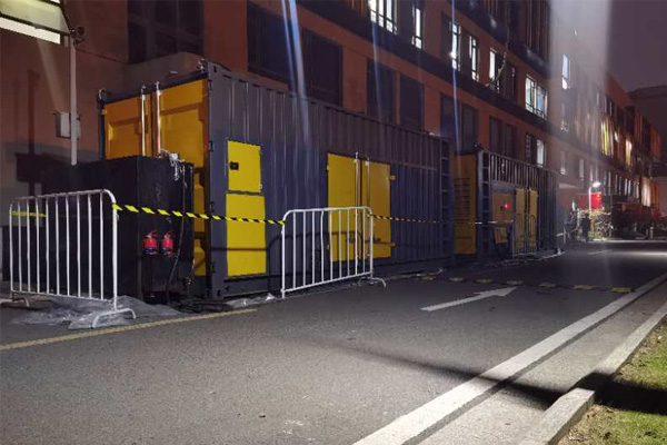 谢家集柴油发电机组的输出电压是如何调节的？