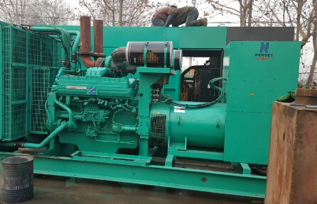 谢家集发电机组如何判断水冷式机油散热器内部是否需要清洗？